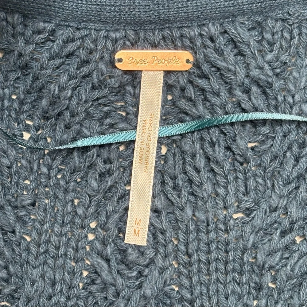 Free People Montana Cable Knit Cardigan Varsity Blue Oversized Size M NEW - Picture 12 of 16